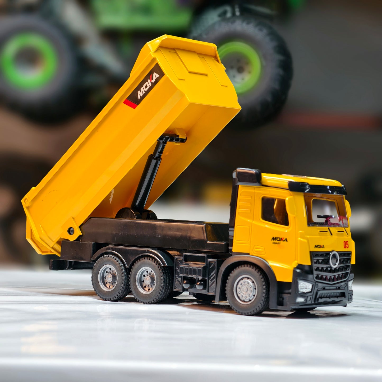 Dump truck