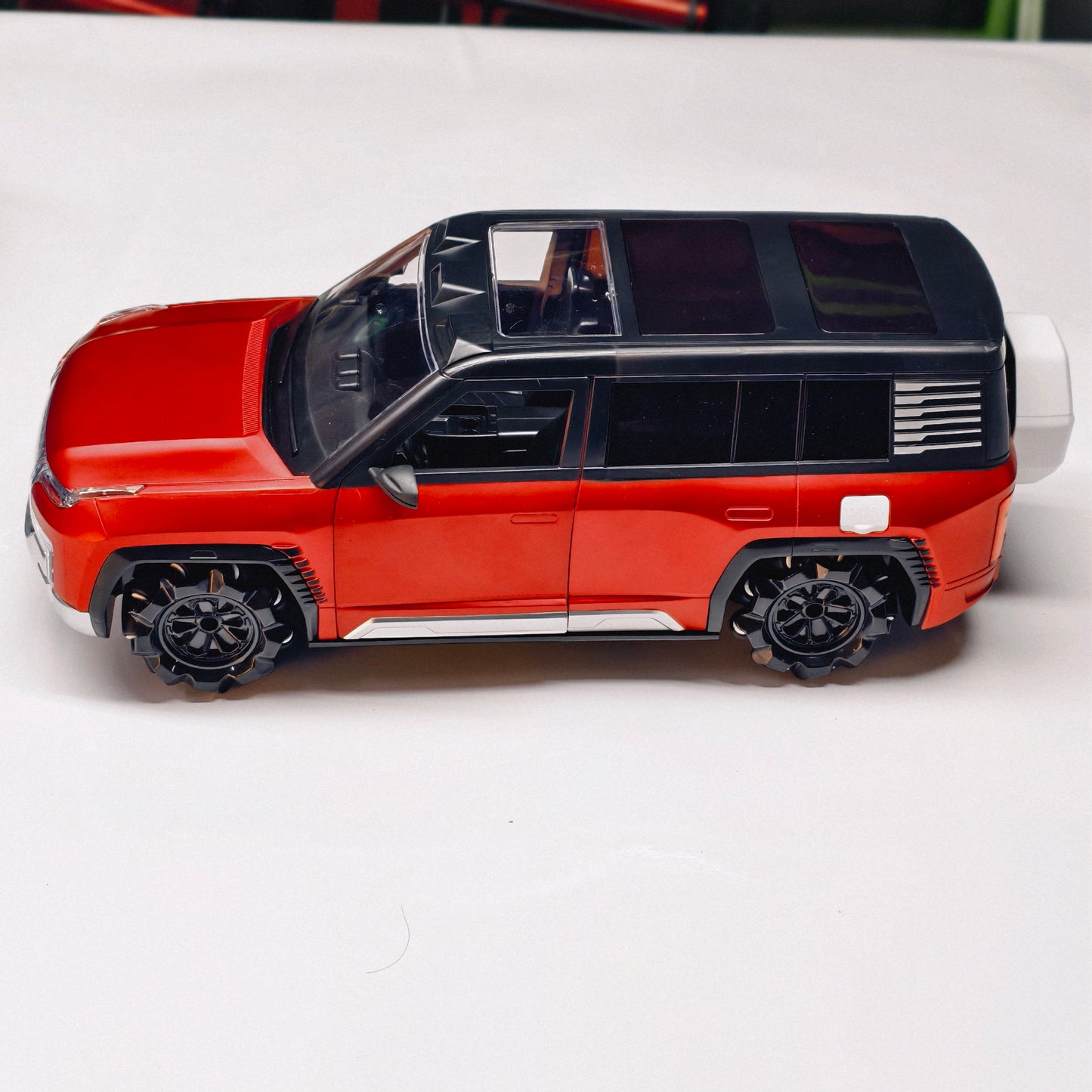 Moka U8 rechargeable 1:12 scale rc car with automatic opening Doors