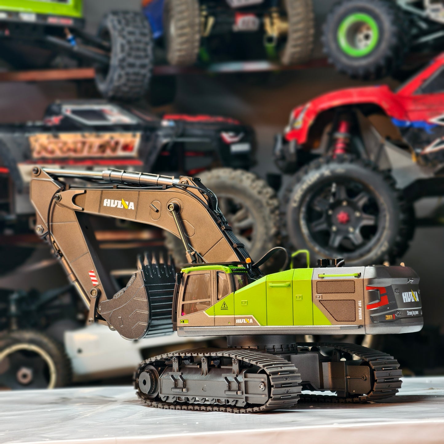 Huina 1593 1:14 Scale RC Excavator – Full Metal Hydraulic-Style Construction Vehicle